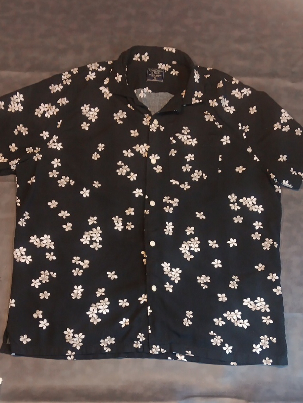 Abercrombie & Fitch Black Short-Sleeve Lightweight Floral Resort Style Shirt